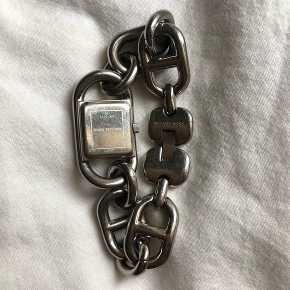 Unique Michael Kors Chainlink watch - Picture 4 of 5